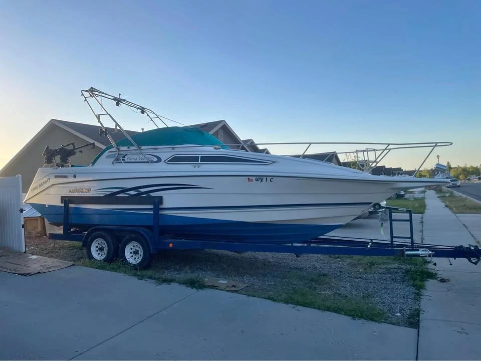 1993 Rinker Viesta Vee 260