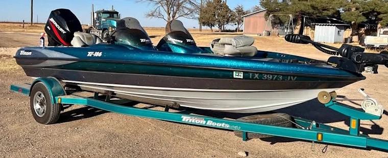 2003 Triton Bass Boat