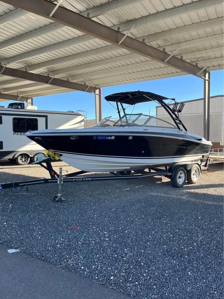 2004 Four Winns Horizon 210