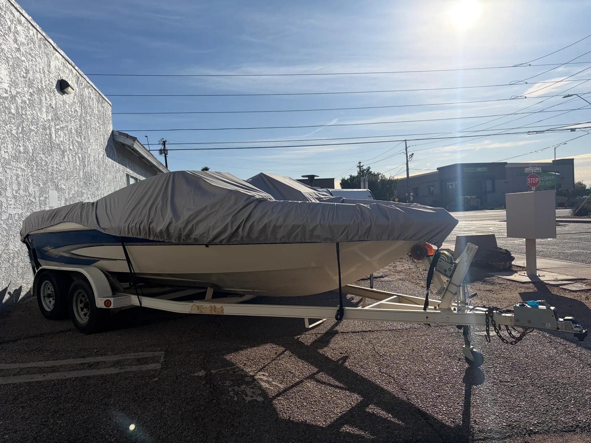 1999 Glastron 205