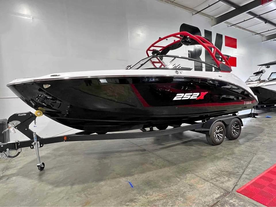 2022 Yamaha ar252x