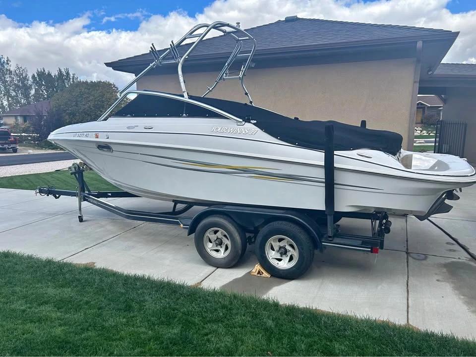 2005 Four Winns Horizon 230