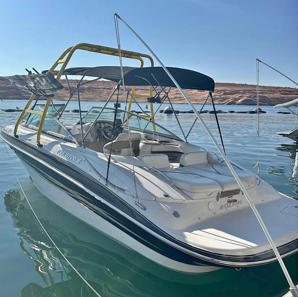 2005 Four Winns 230