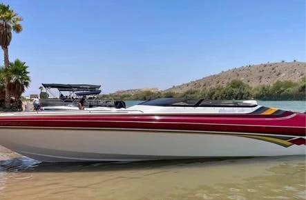1998 Hallett 270 Mid Cabin Open Bow