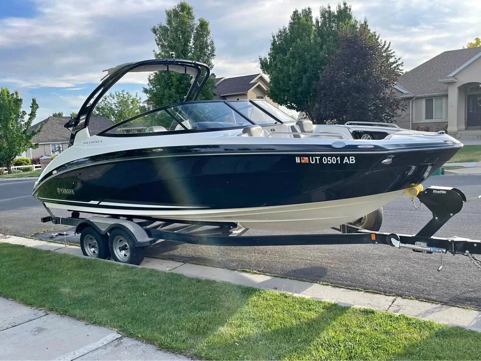2017 Yamaha 242 limited