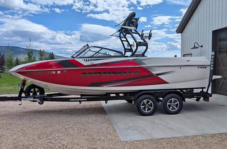2020 Moomba craz surf