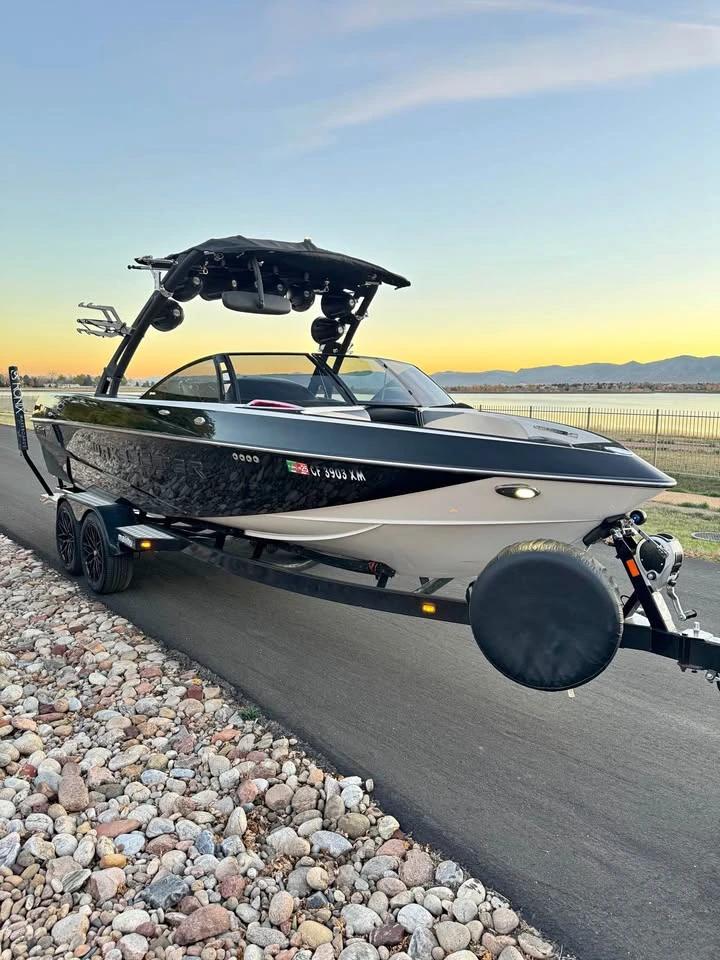 2011 Malibu 247 LSV Wakesetter