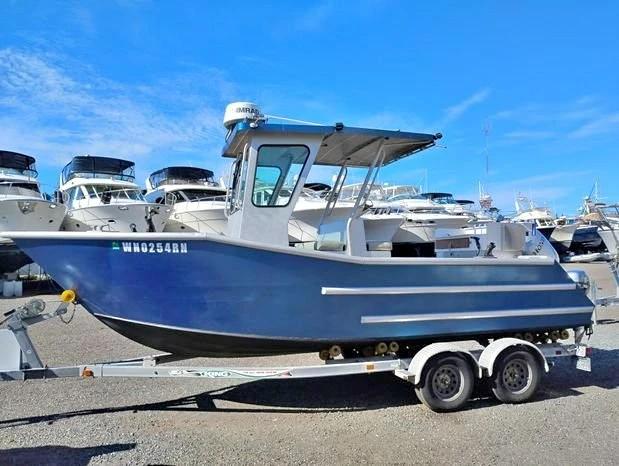 2010 Console Revenge Boat
