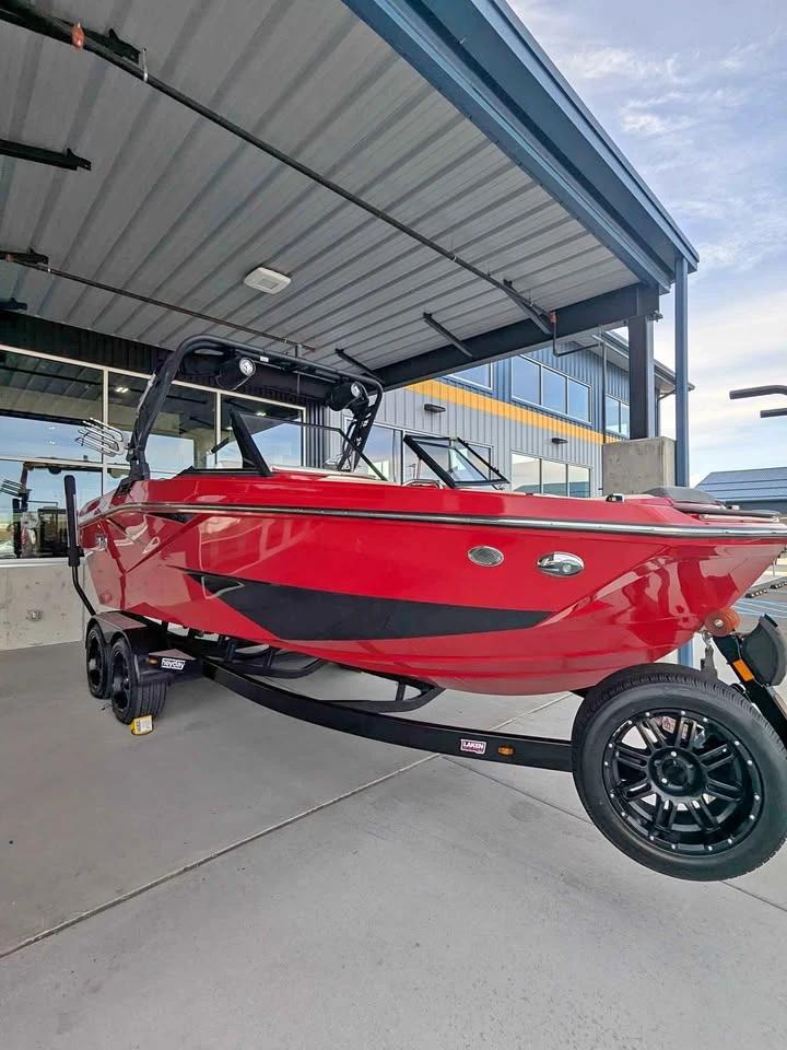 2024 Heyday h22 luxury wakesurf boat H22