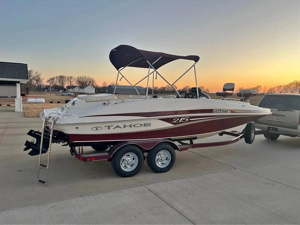 2013 Tahoe 215 Deck Boat