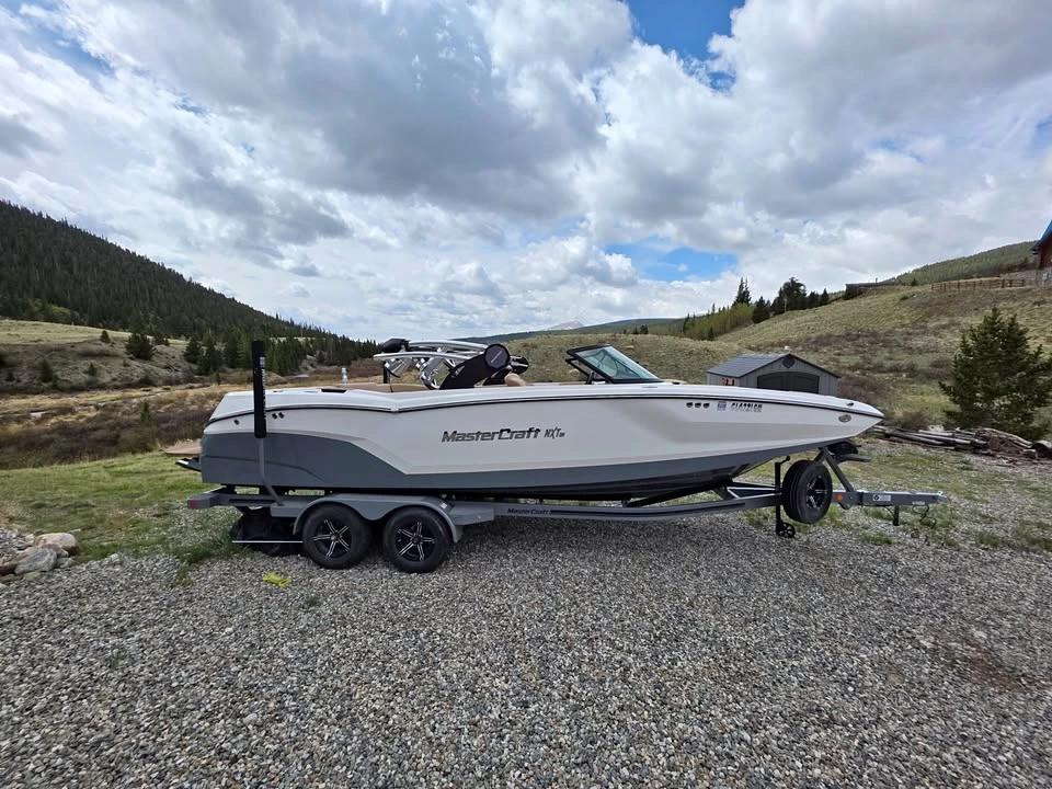 2022 MasterCraft NXT 24