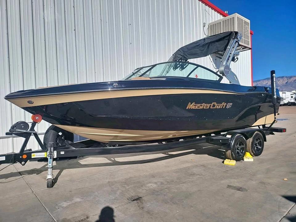 2023 MasterCraft XT23