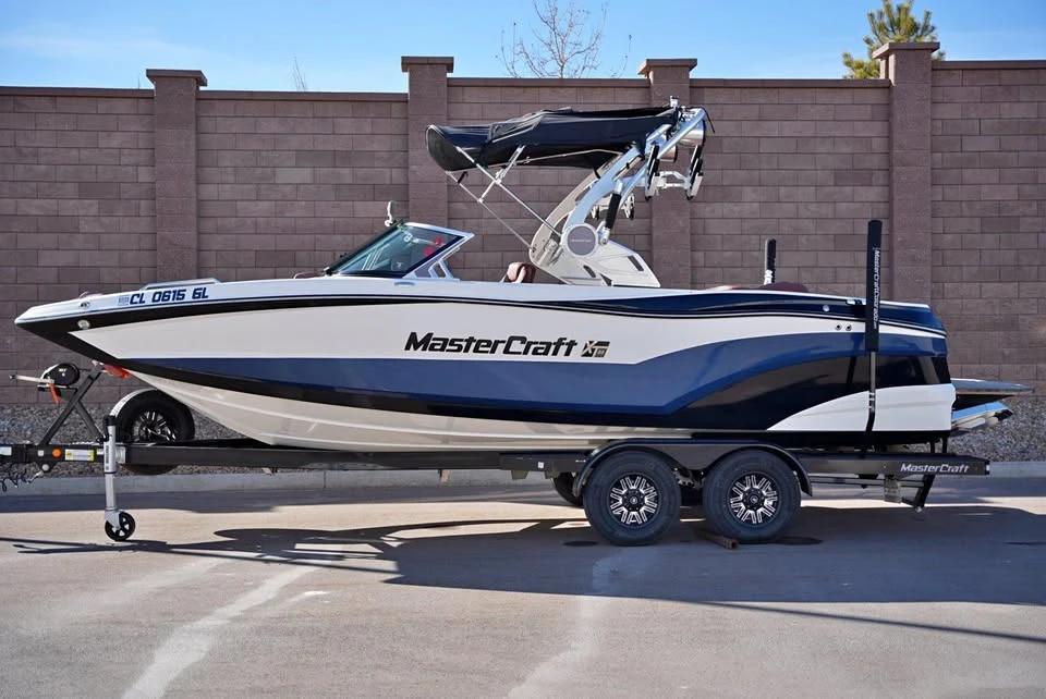 2019 MasterCraft XT22