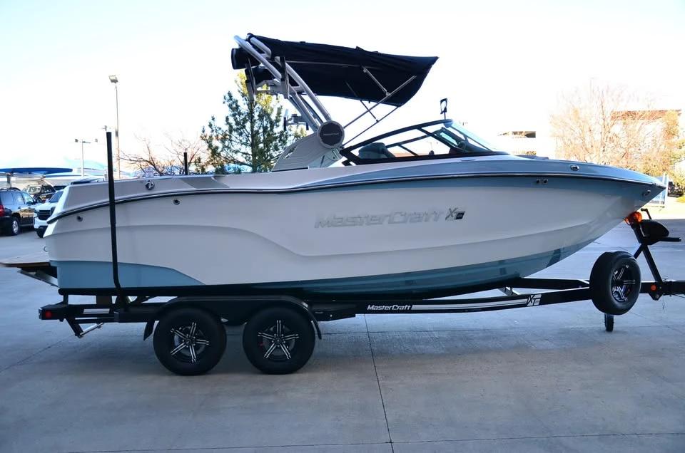 2025 MasterCraft XT22T