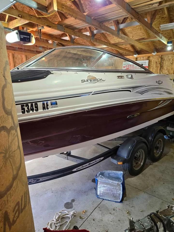 2006 Sea Ray 200 Sundeck