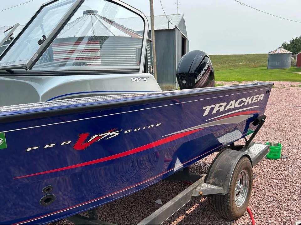 2017 Tracker Pro Guide V175