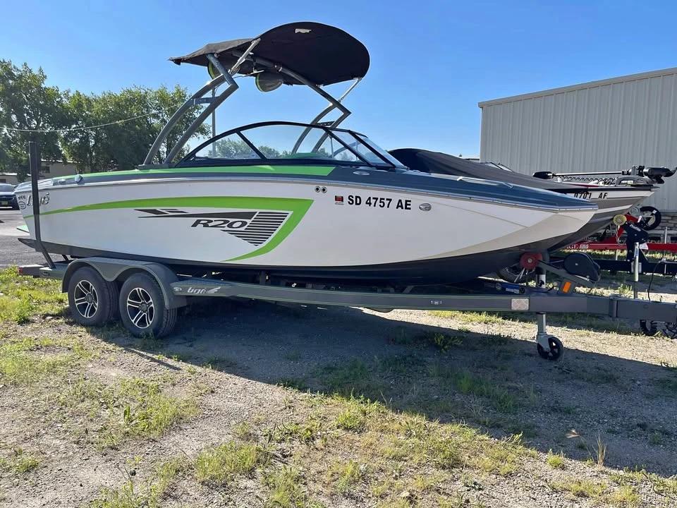2010 Crownline 220