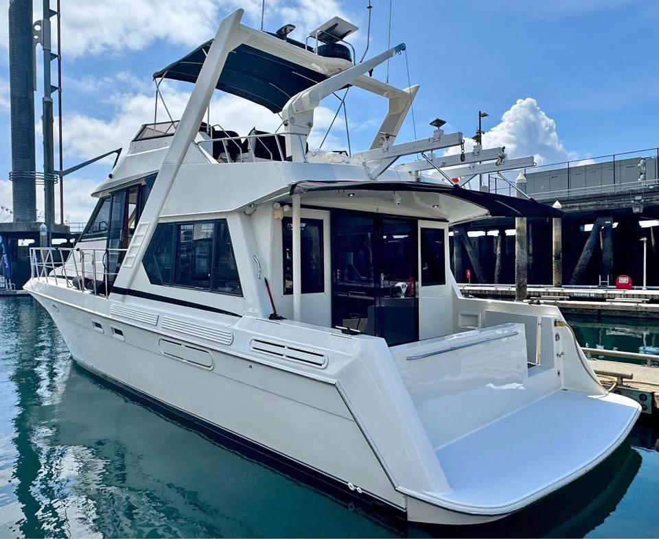 1993 1993 Navigator -transferable liveaboard moorage Navigator 4300