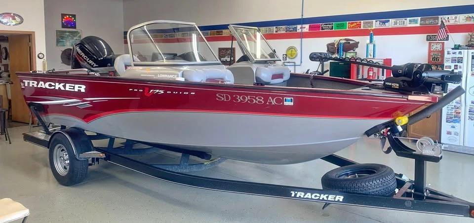 2014 Tracker Pro Guide V-175 Combo
