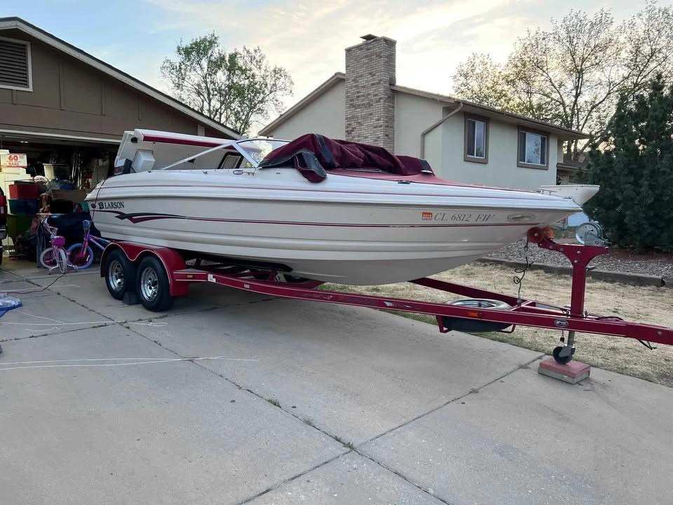 2002 Larson Sei 210