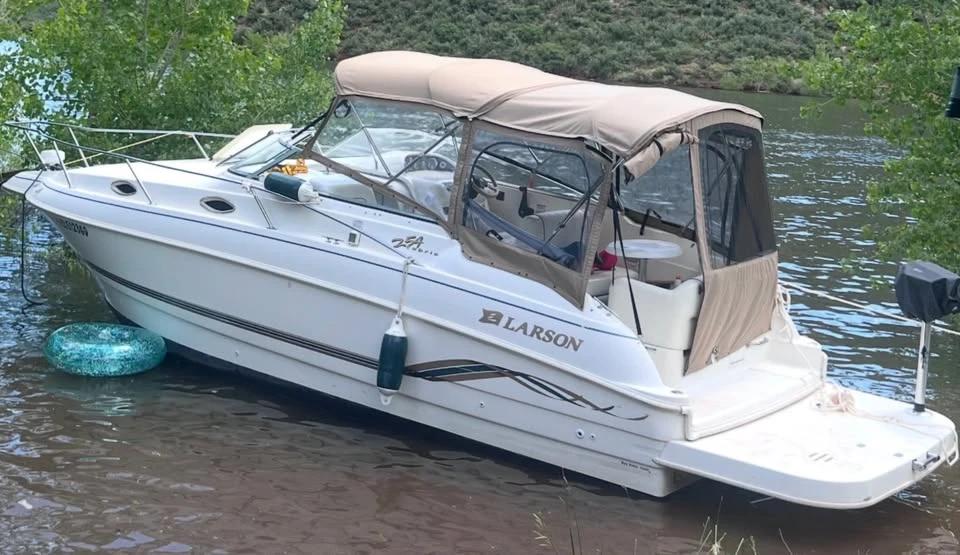 1998 Larson Cabrio 254