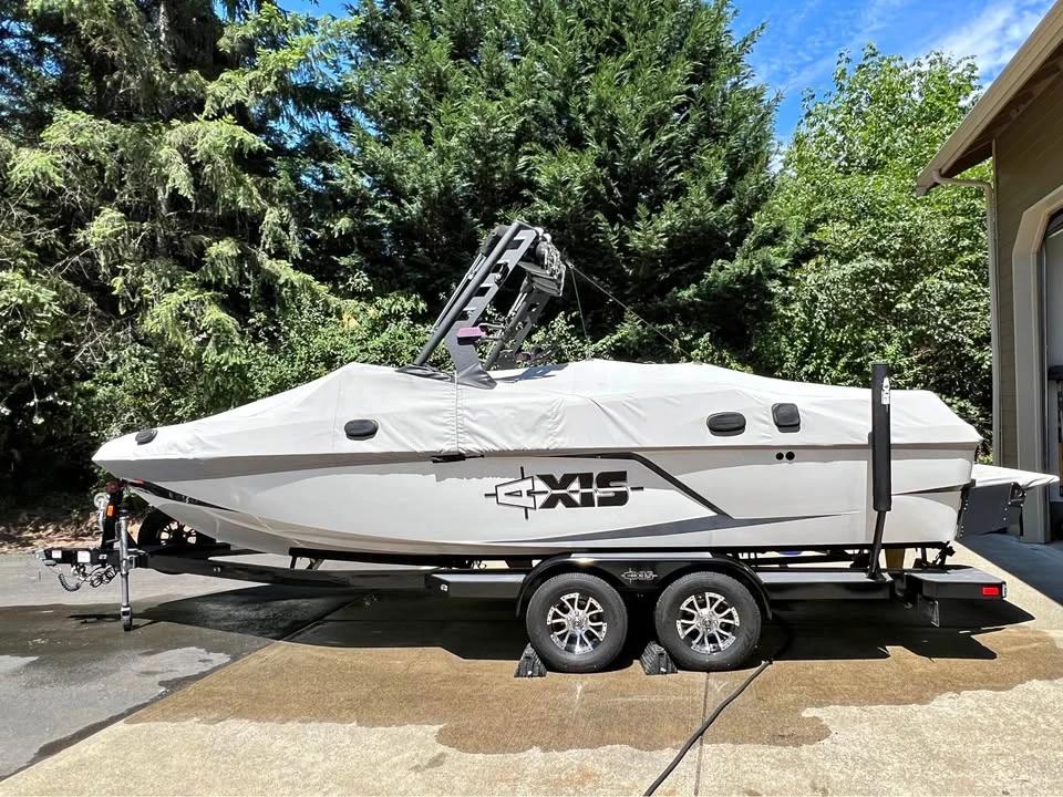 2018 Surf Boat Axis T23