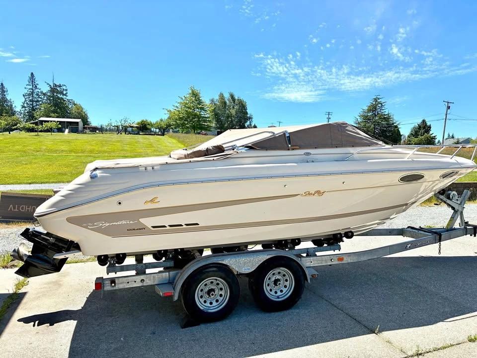 1996 Sea Ray 220 Signature Select always stored inside 220 Signature Select