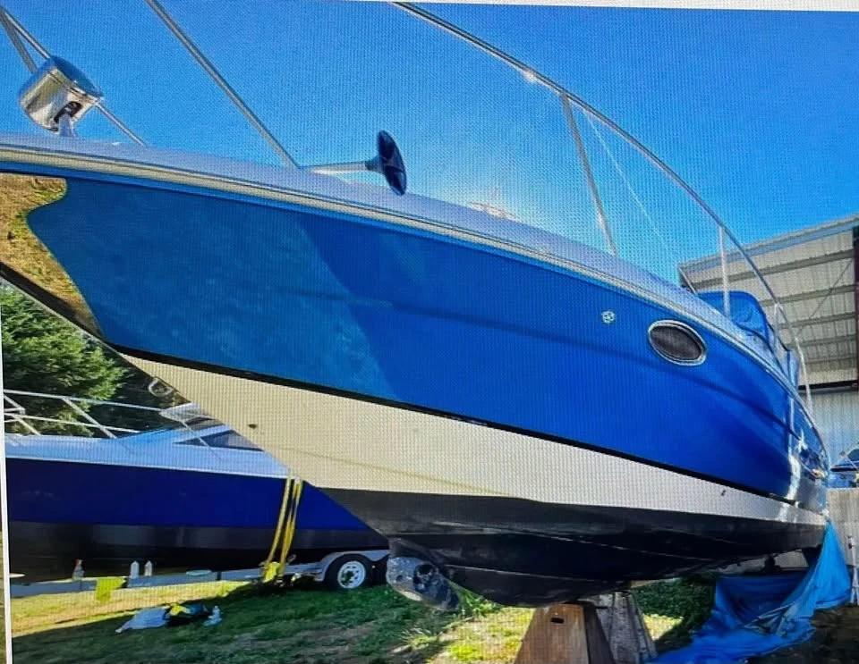 2006 30’ Regal 3060 Window Express cabin cruiser boat 3060 Window Express