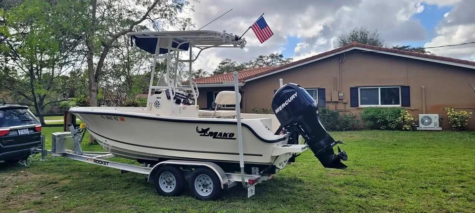 2011 Mako 18.4