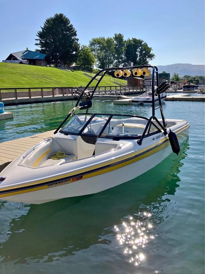 2003 Supreme Wake Boat