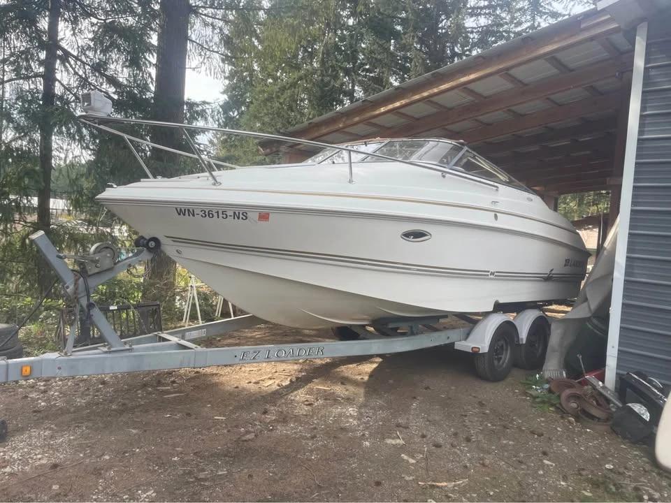 2004 Larson 225 Cabrio boat
