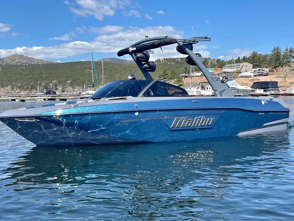 2023 Malibu 23 LSV