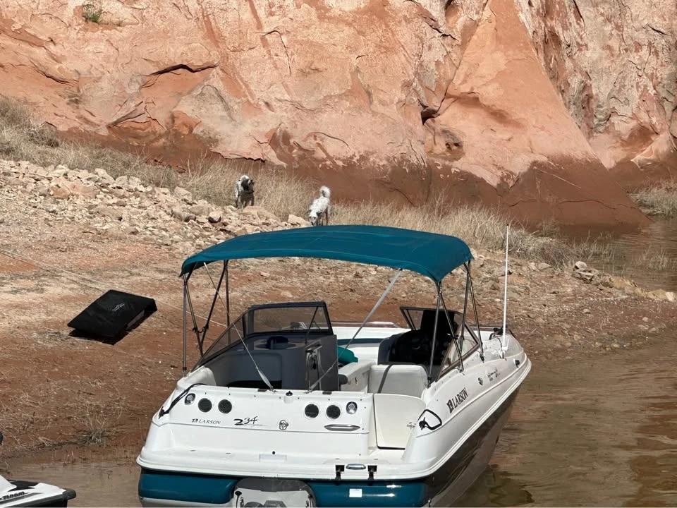 2000 Larsen 234 Escape