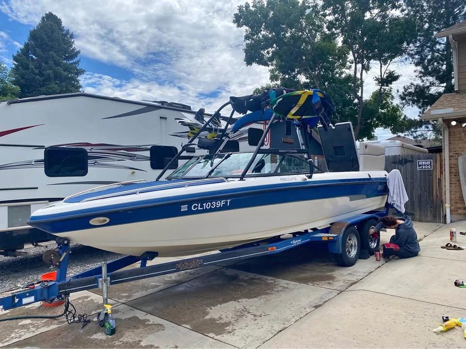 2000 Malibu 23 LSV