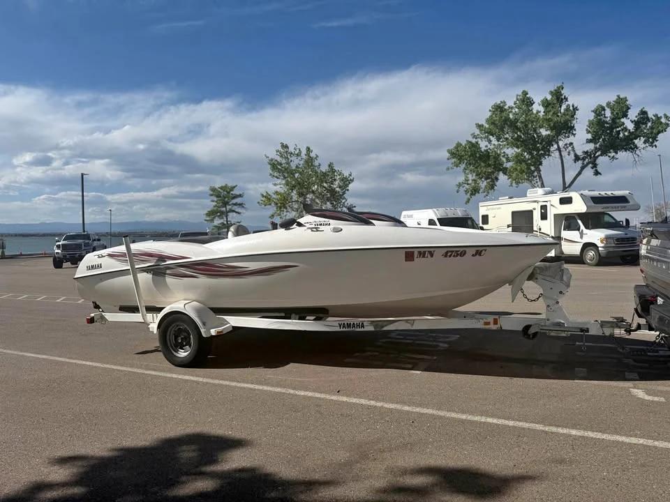 2001 Yamaha Speed Boat