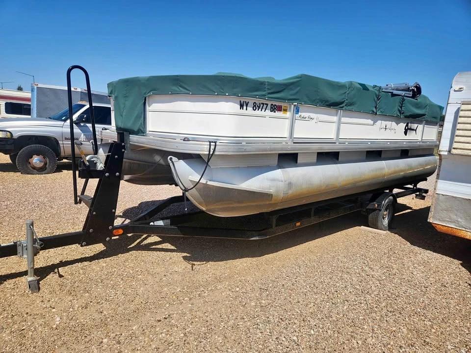 2005 Sun Tracker Fishing Barge