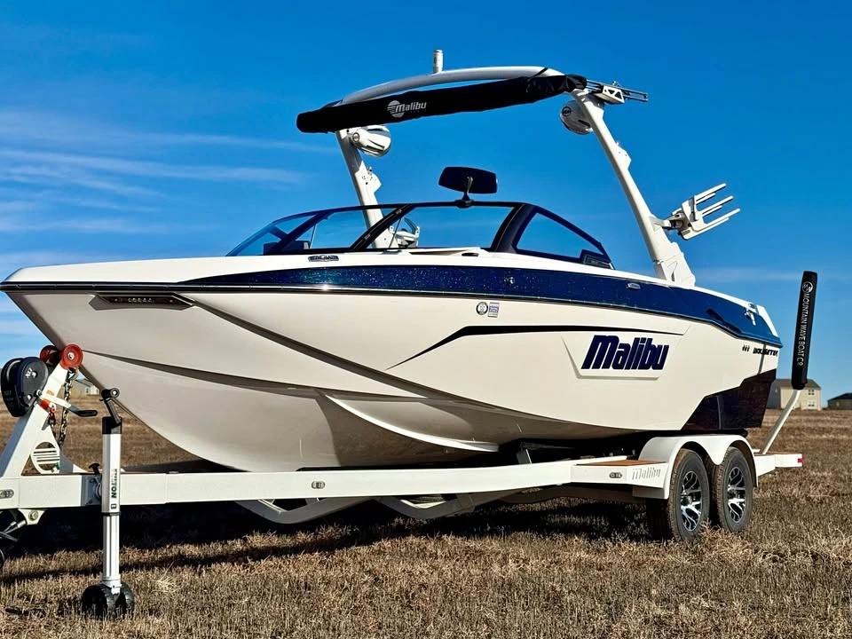 2021 Malibu 23 LSV
