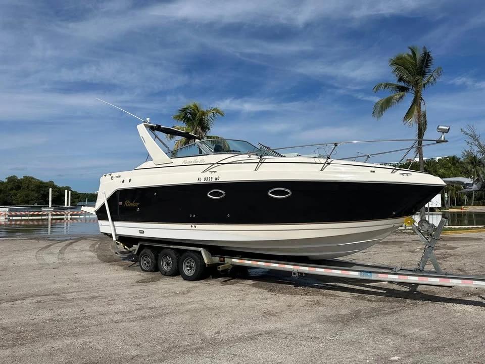 2005 Rinker Fiesta Vee 270