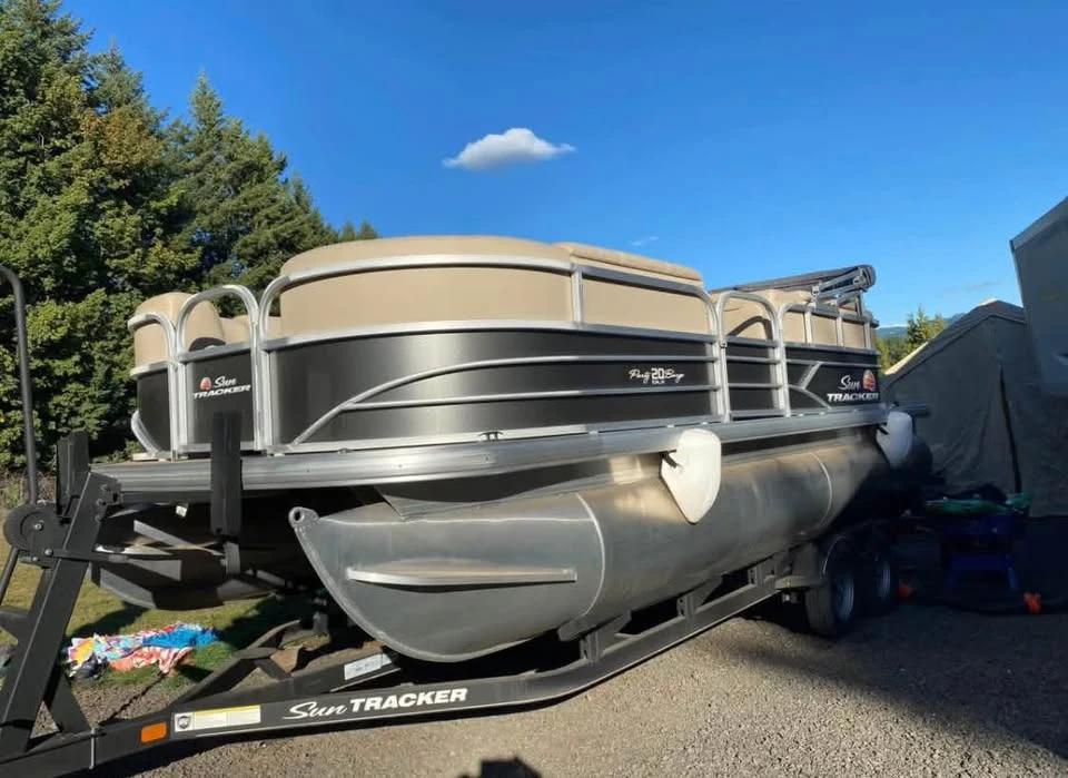 2019 SunTracker 20 DLX