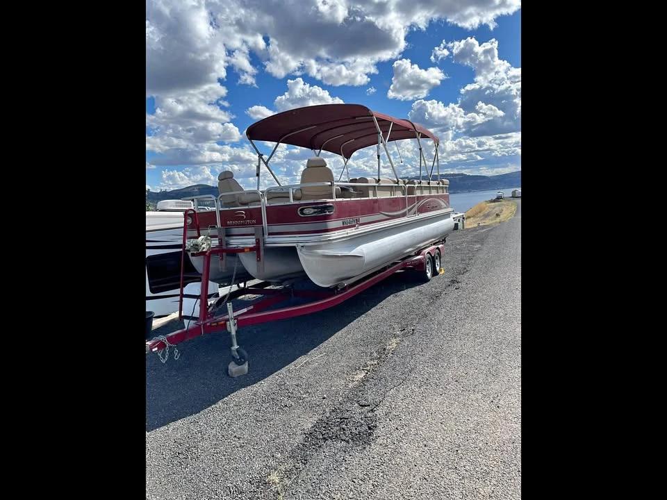 2008 Bennington Triple pontoon boat