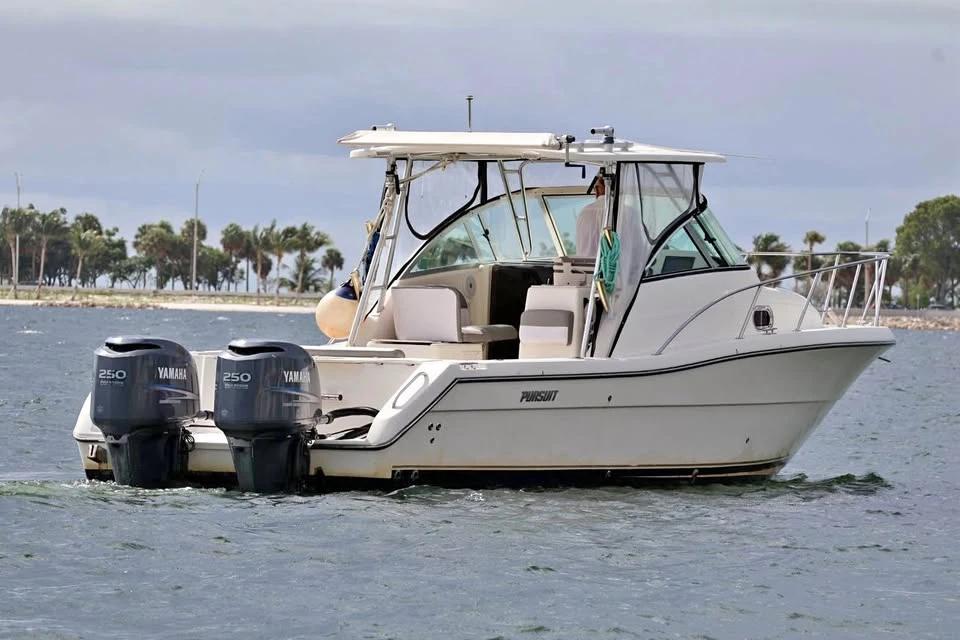 2006 Pursuit 3070 Offshore Express
