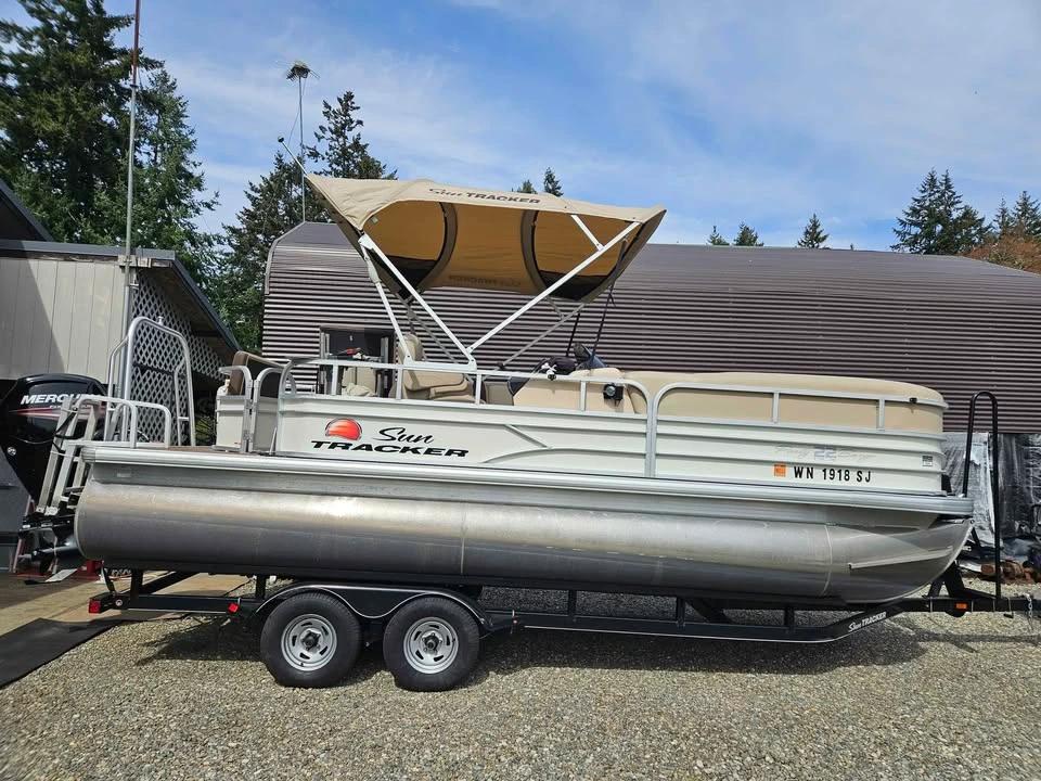 2016 Sun Tracker DLX