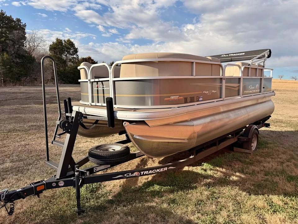 2023 Sun Barge DLX