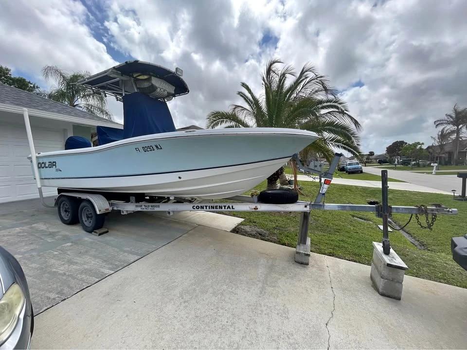 2010 Polar 20ft Center Console