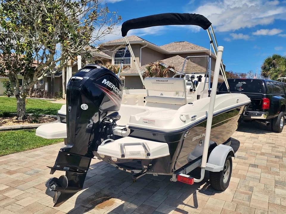 2017 Bayliner F18 (Element Fishing Series)
