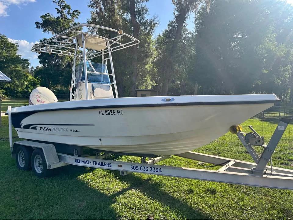 2002 Bombardier 19' Center Console