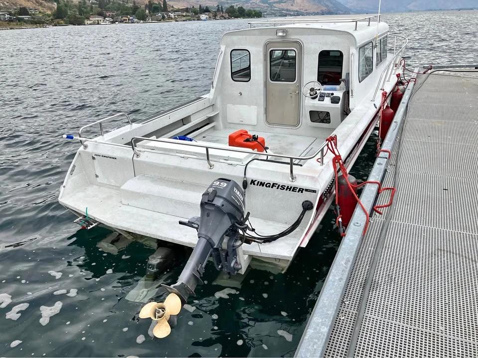 2008 KingFisher 3050 Offshore Diesel Boat 3050 Offshore