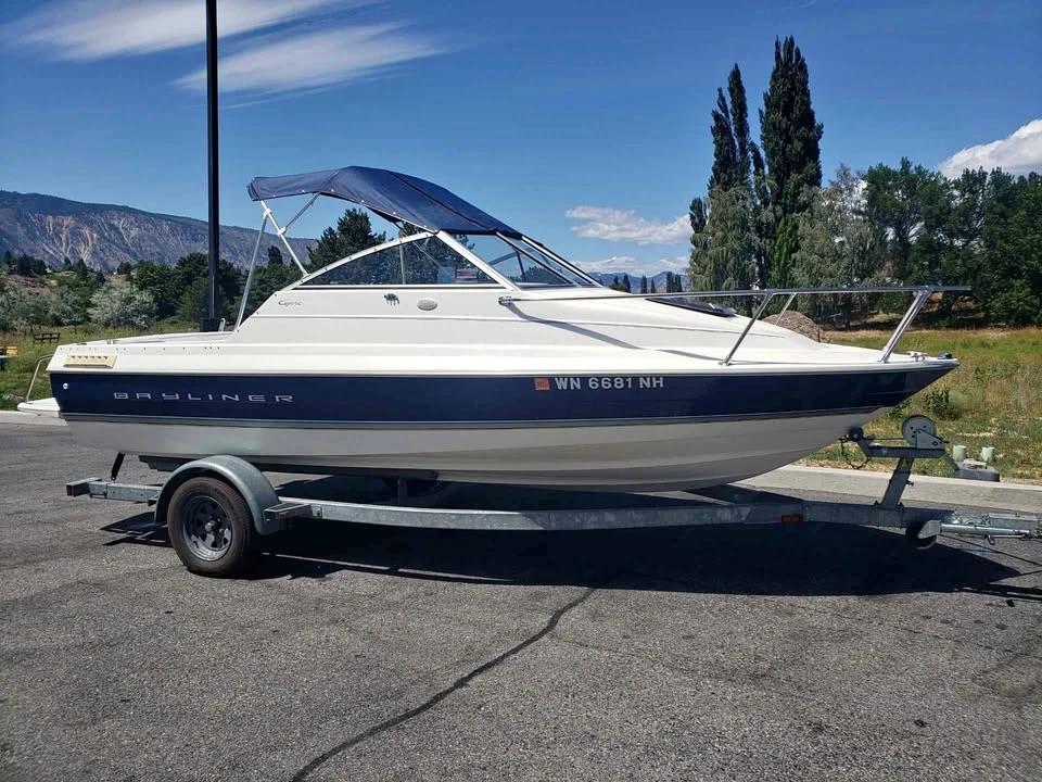 1998 Bayliner Capri Boat