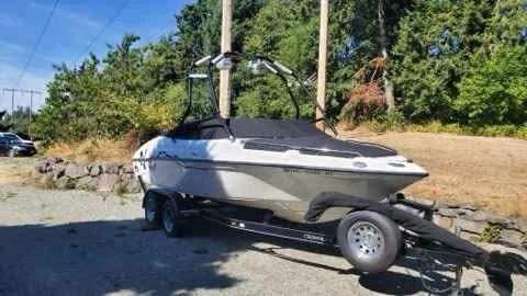 2004 CROWNLINE Illinois