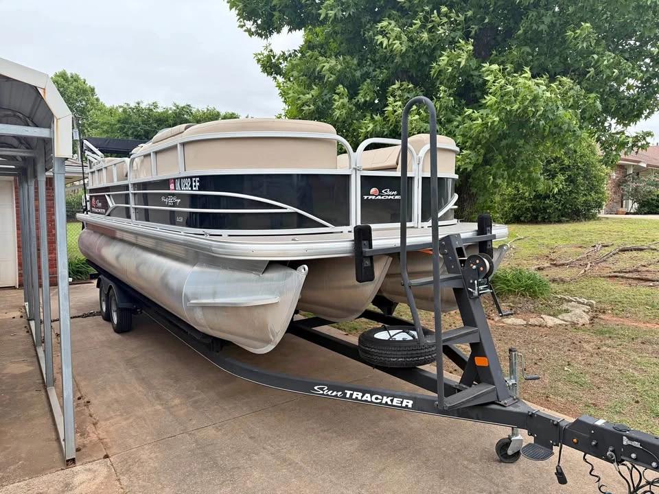 2018 Sun Tracker XP3 22DLX